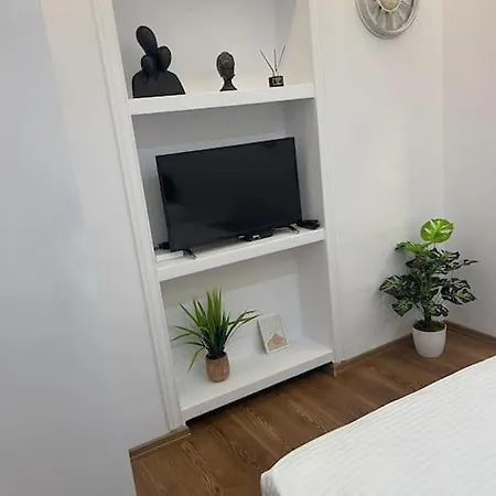 Comfy Central Studio Apartman Tirana